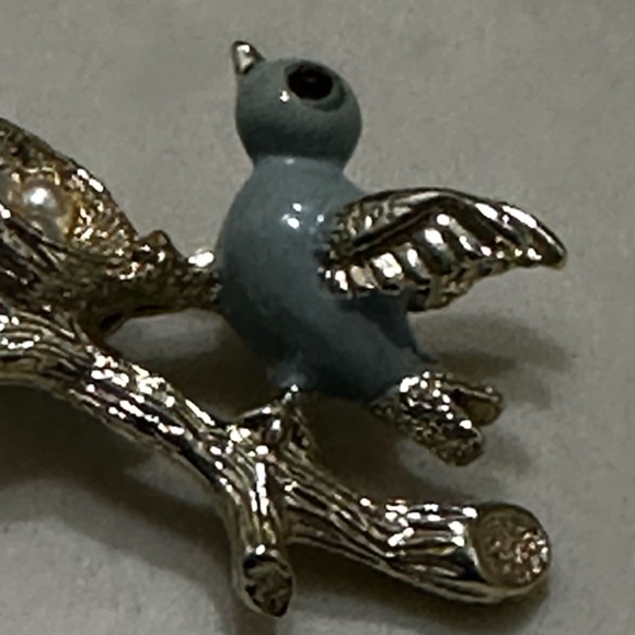 Vintage Gerrys Brooch Pin Bird With Nest Faux Pearl Eggs Signed - Picture 3 of 10